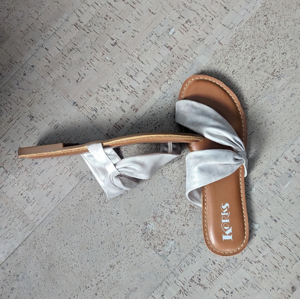 Korks Rochelle Sandal white metallic sandal size 9